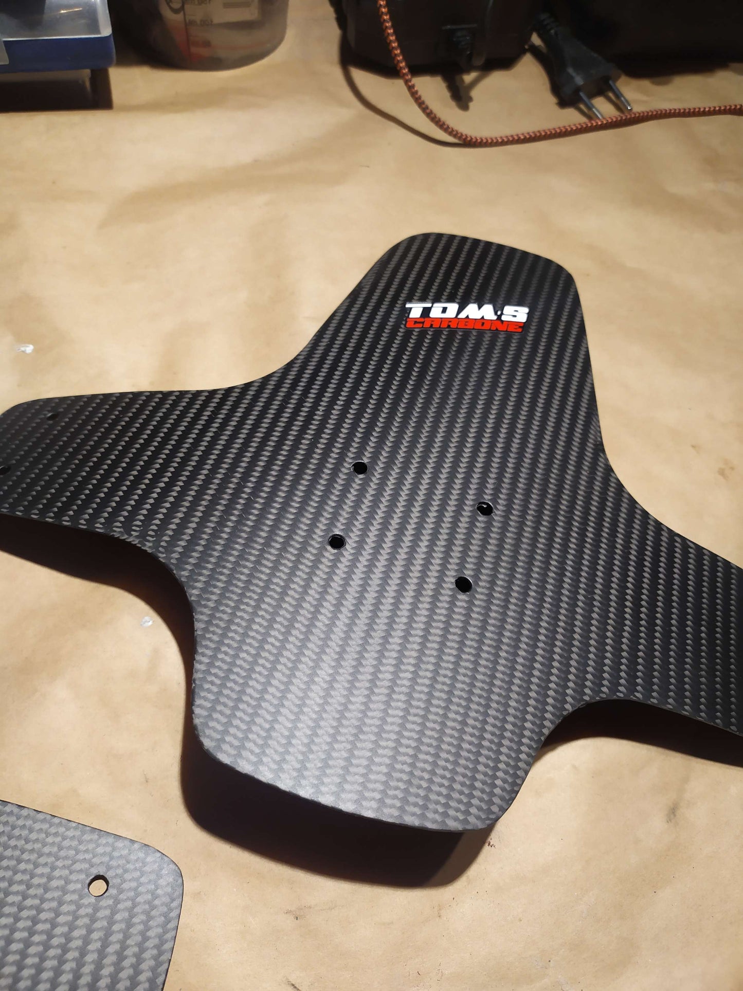 Garde Boue Arrière Petit Modèle Mat Universel - Tom's carbone